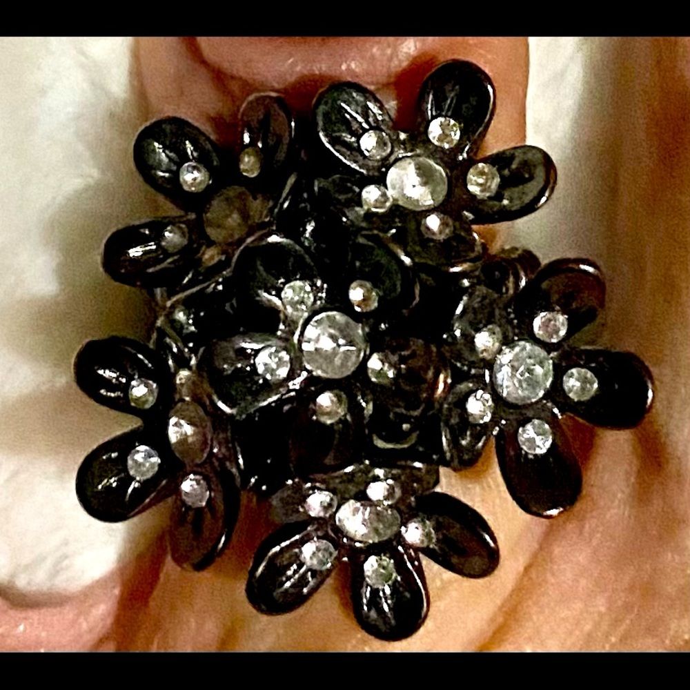Stretchy Flower Cocktail Ring